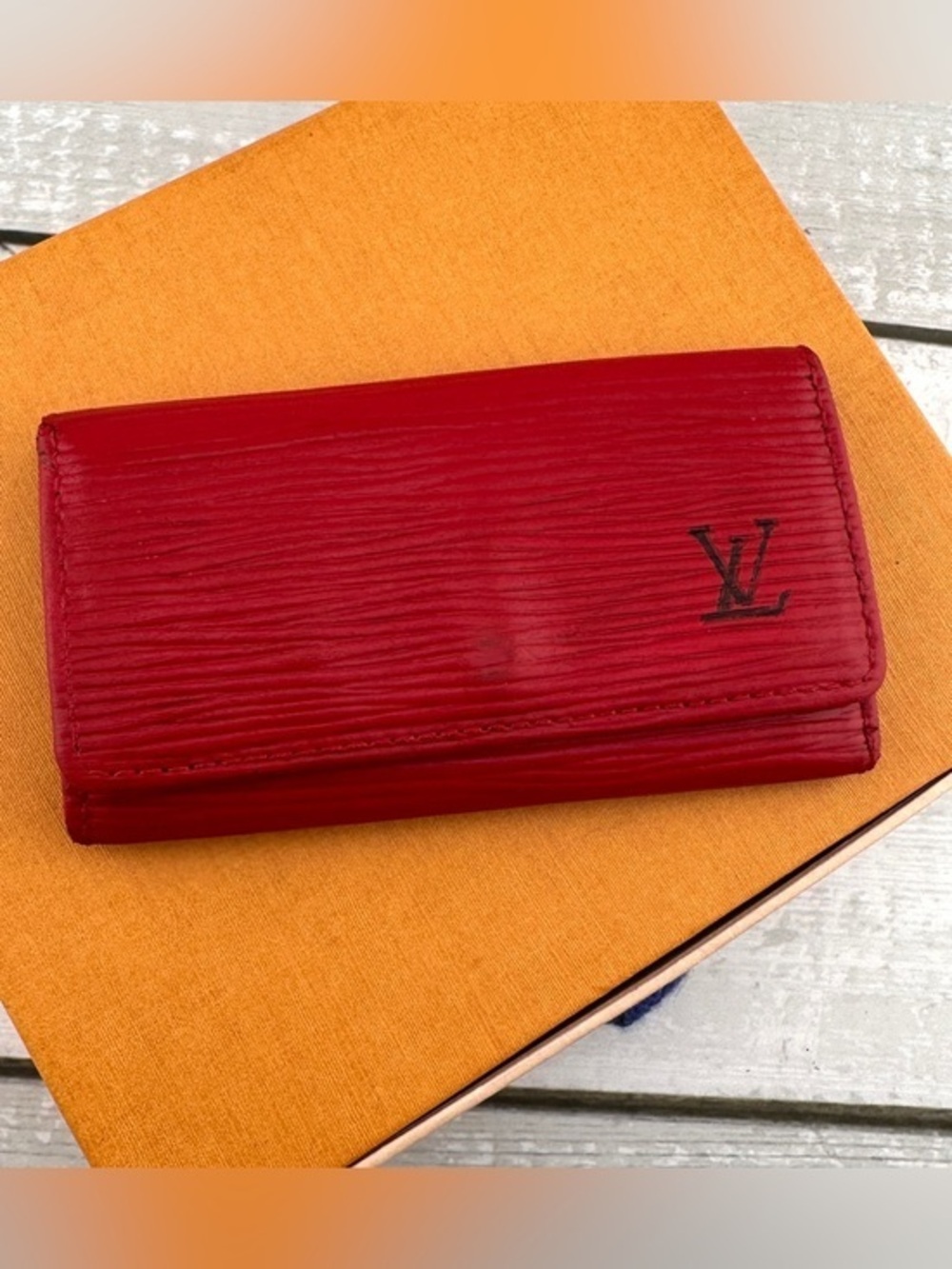 AUTHENTIC Louis Vuitton key holder. Red.
